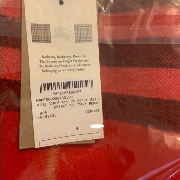 Burberry authentic classic check cashmere scarf - Picture 5 of 9